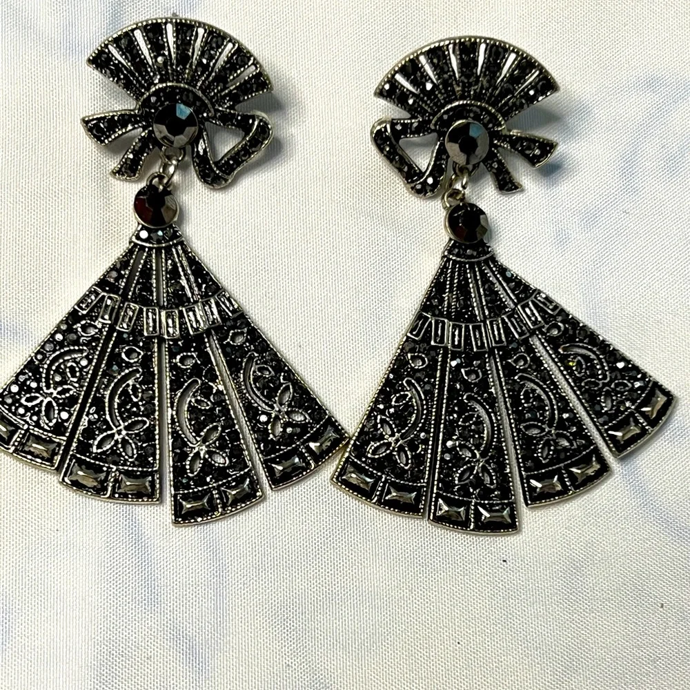 Earrings - Picture 1 of 2